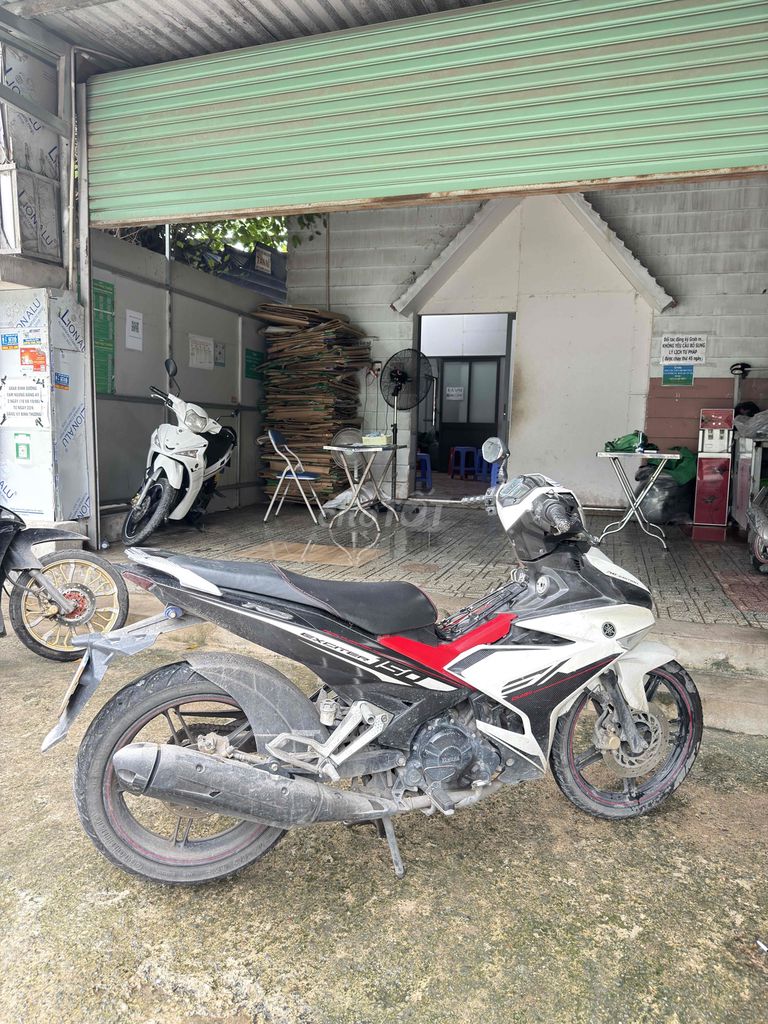 Yamaha Exciter 150, белая, красная, черная