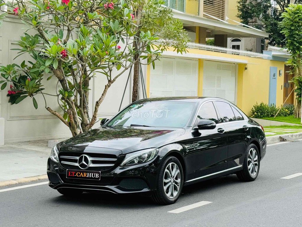 Mercedes C200 model 17 đen/kem 1 chủ siêu mới