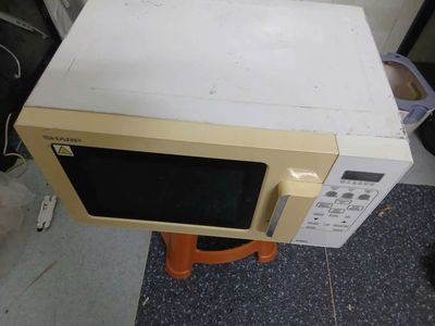 Lò vi sóng Sharp 678 Trắng, Vàng kem. Mua bán Bếp, lò, đồ điện nhà bếp tại Quận 10 Tp Hồ Chí Minh được đăng bởi hung van