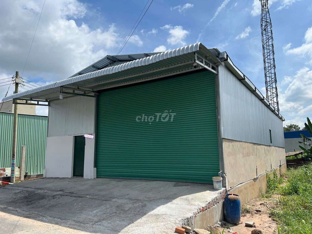 Kho mới gần trường tiểu học Tân Bình, 10x39m = 390m2 giá 9 triệu/tháng