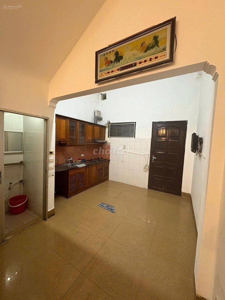 Cho thuê nhà Nguyễn Chí Thanh 40m² x 4 tầng, 4PN, ngõ ô tô, chỉ 14.5tr