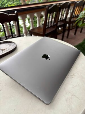 Macbook Pro 2018 13inch 16GB RAM 512GB SSD máy cũ. Mua bán Laptop tại Huyện Thanh Trì Hà Nội được đăng bởi Trần Hưng