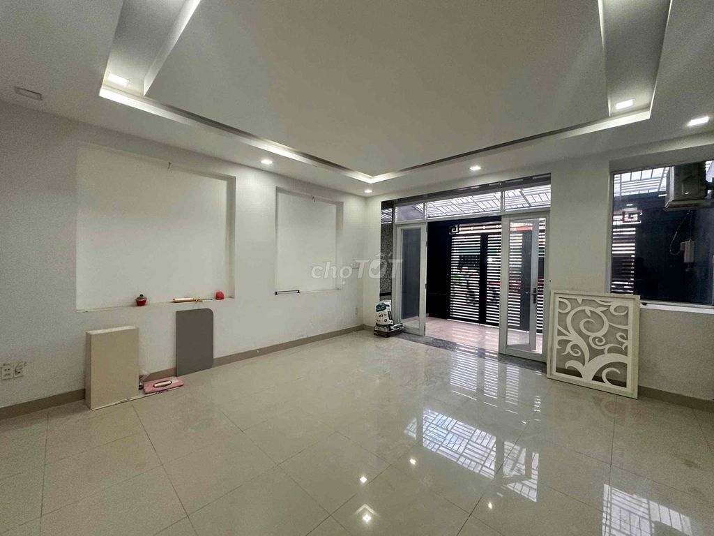 CHO THUÊ MBKD MẶT TIỀN TÔN THẤT THUYẾT - QUẬN 4 CÓ VỈA HÈ KD ĐA NGHỀ
