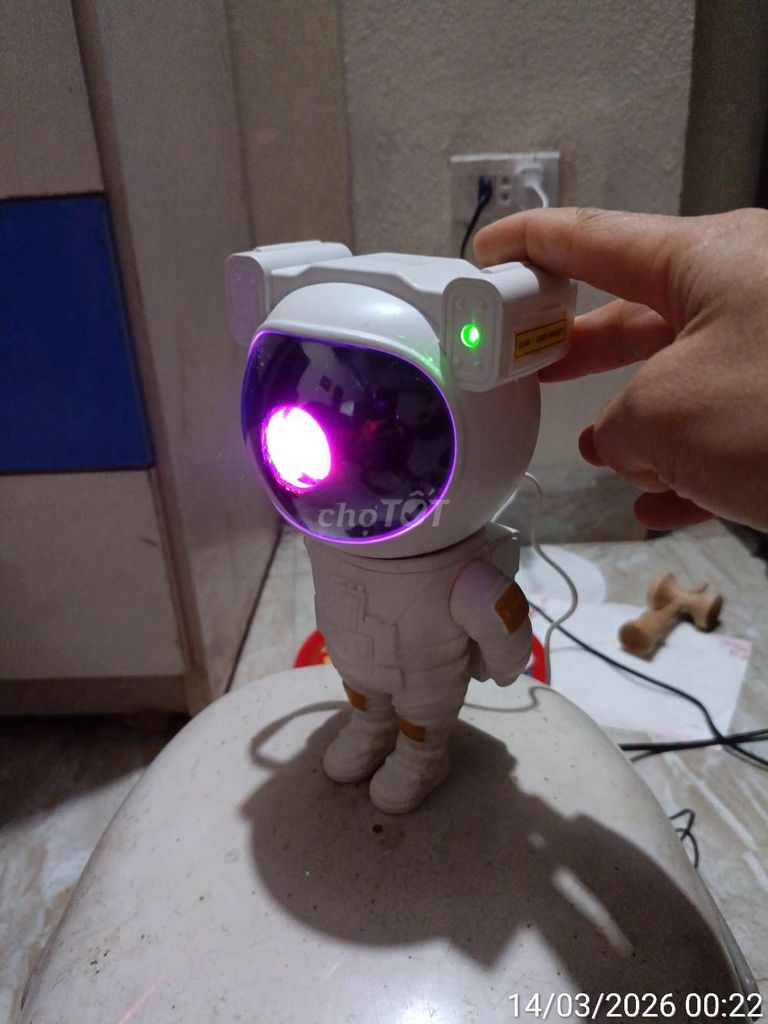 Đèn chiếu Phi hành gia Trắng. Mua bán Đèn tại Huyện Thanh Trì Hà Nội được đăng bởi Nguyễn Đắc Phong hình 1
