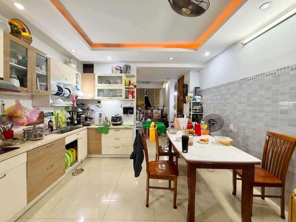 Дом на улице Нгуен Ван Дау, район 6, Бинь Тхань, машина до дома, 5.8х11м, 6.5 млрд
