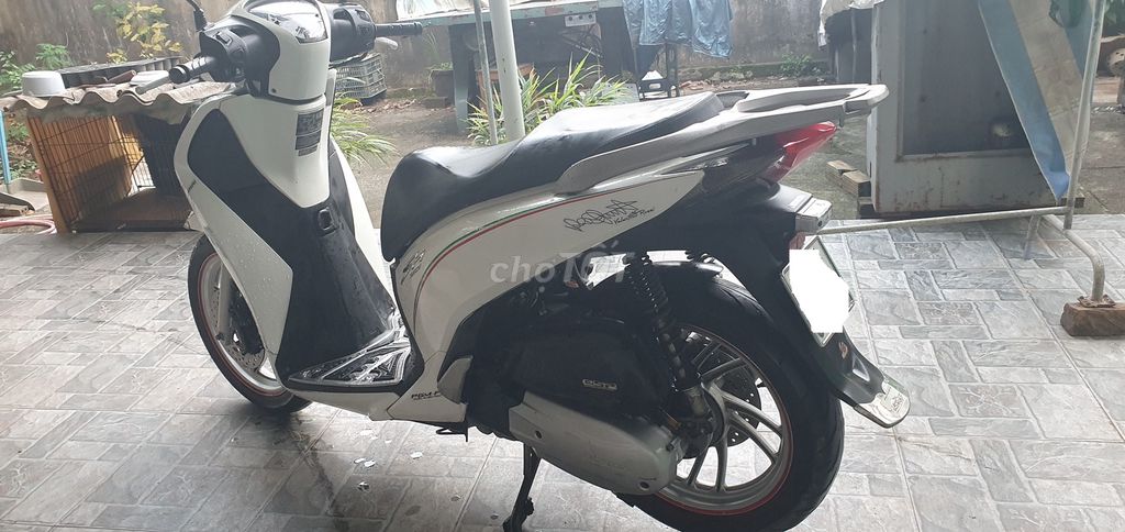 Honda SH 150i 2015 Trắng 26000 km. Mua bán Xe máy tại Thành phố Biên Hòa Đồng Nai được đăng bởi Hiệp Cao Minh hình 2