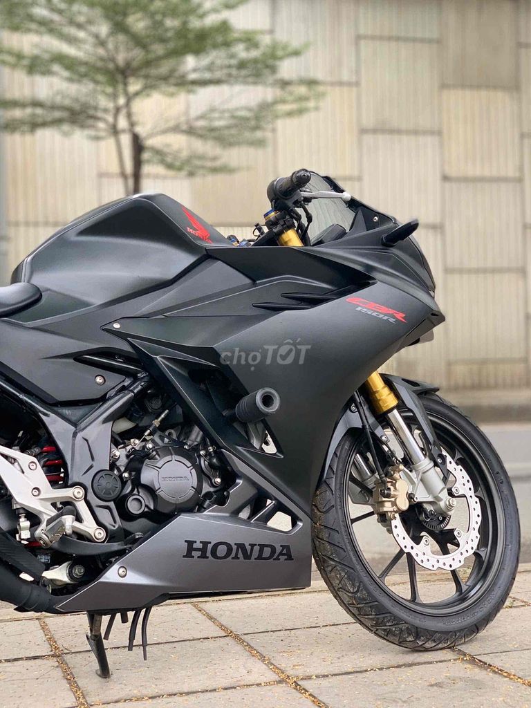 HONDA CBR 150R biển 29- bản đen sần xe lướt mới. Mua bán Xe máy tại Quận Nam Từ Liêm Hà Nội được đăng bởi Tong motor xe may hình 8