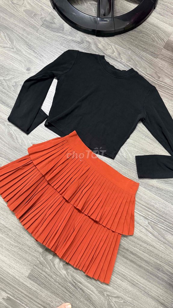 Set Chân váy 2 tầng quốc dân và áo croptop dài tay. Mua bán Quần áo tại Huyện Bình Chánh Tp Hồ Chí Minh được đăng bởi Quyên hình 1