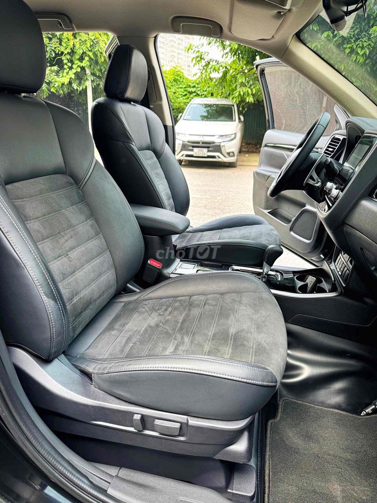 Mitsubishi Outlander 2022 2.0 CVT - 50000 km. Mua bán Ô tô tại Quận Cầu Giấy Hà Nội được đăng bởi Thái Hoàng Long Auto hình 16