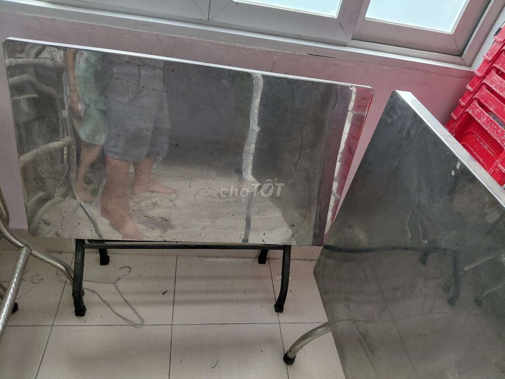 Dọn kho thanh lý 2 bàn inox 1m2