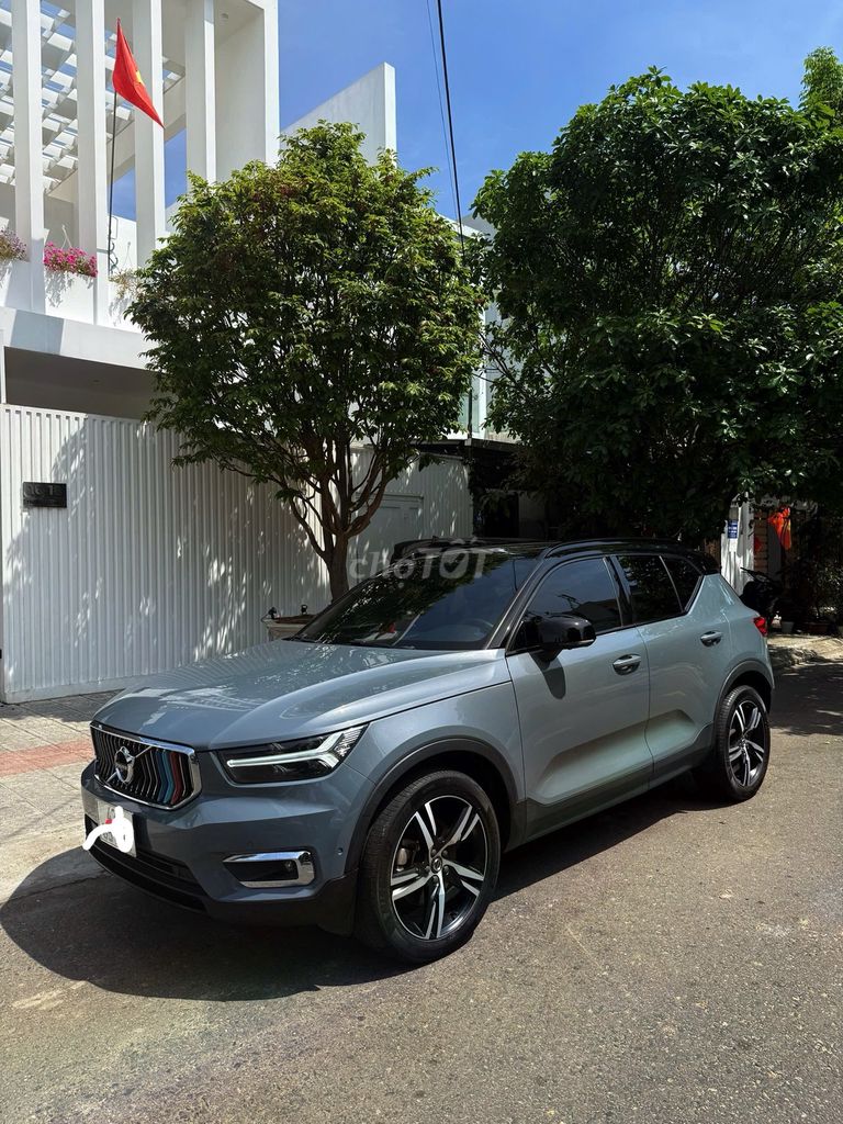 Volvo XC40 2021 R-Design - 48000 km. Mua bán Ô tô tại Quận Cẩm Lệ Đà Nẵng được đăng bởi Thanh Tâm hình 4