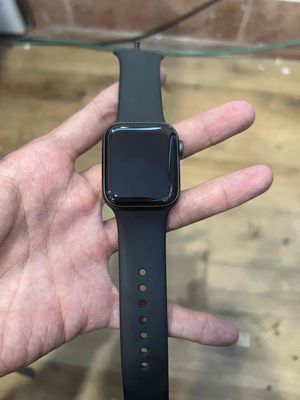 cần bán apple watch SE 2020