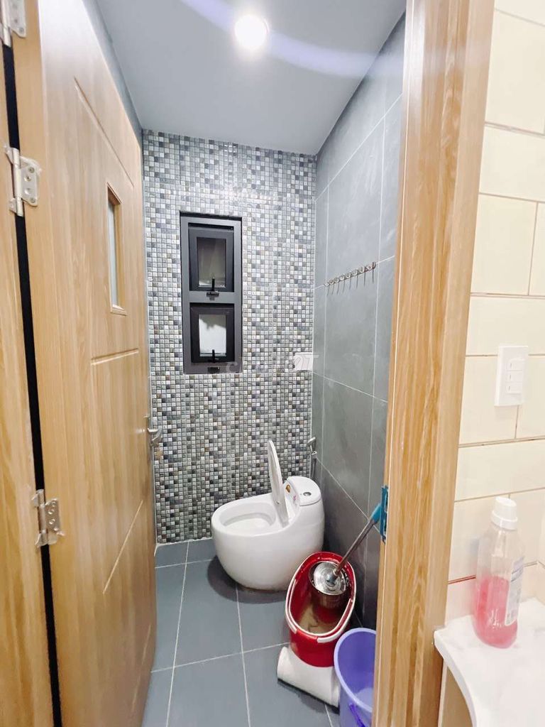 Mua bán nhà quận 4, nhà mới đường số xe hơi, 4 tầng hoàn công, nở hậu. Mua bán nhà ở tại Quận 4 Tp Hồ Chí Minh được đăng bởi Mr Bạch hình 3