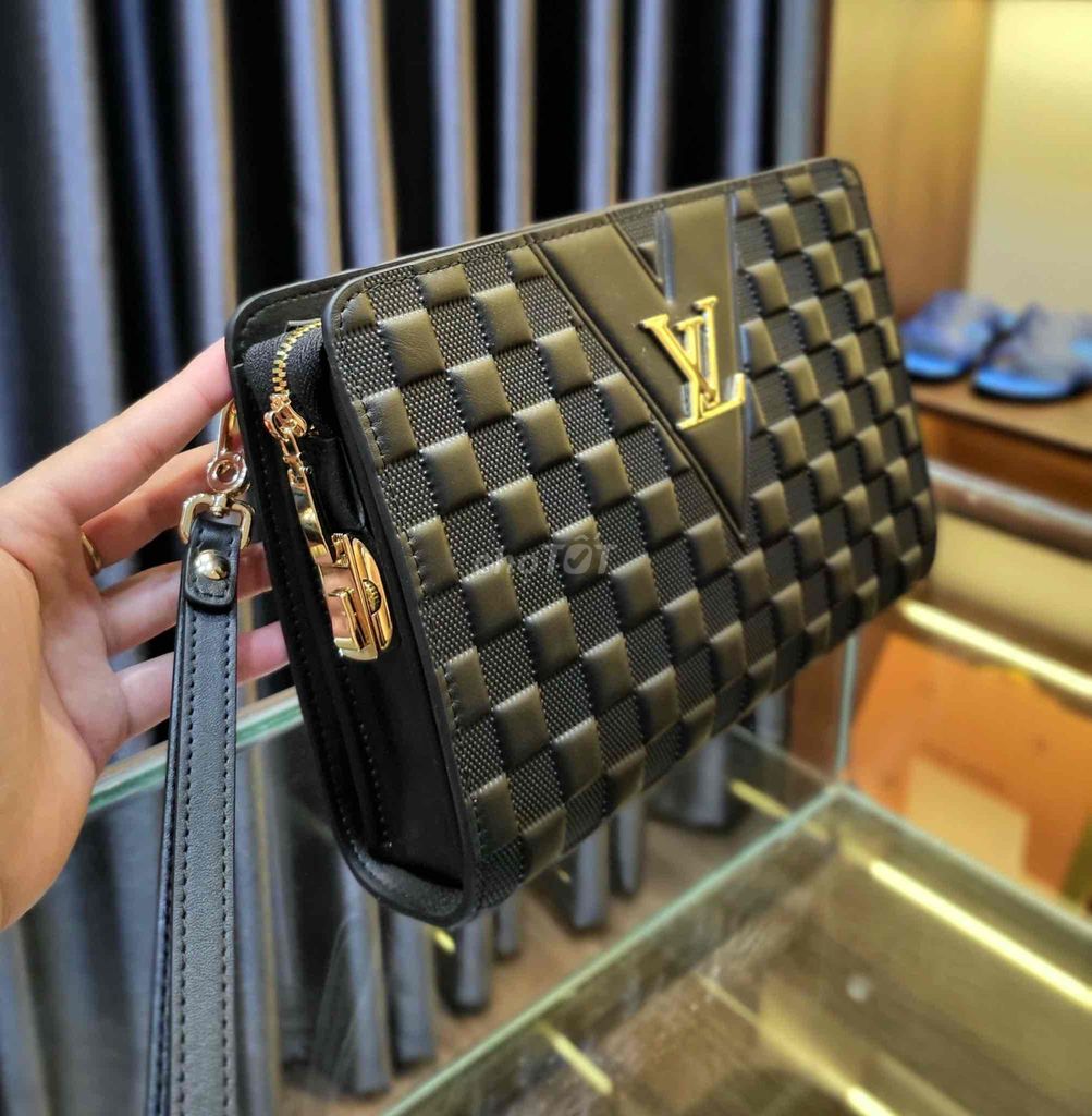Clutch LV khoá số