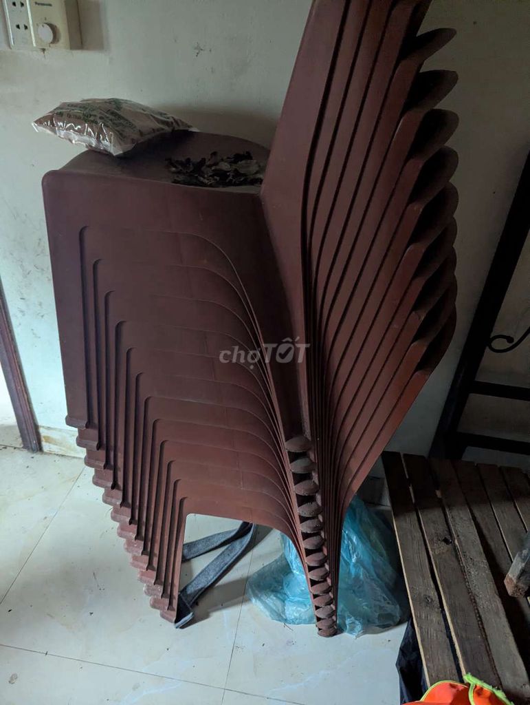 Ghế nhựa quán bia màu nâu cỡ lớn. Mua bán Bàn ghế tại Huyện Đông Anh Hà Nội được đăng bởi Nguyễn Thị thắm  hình 1