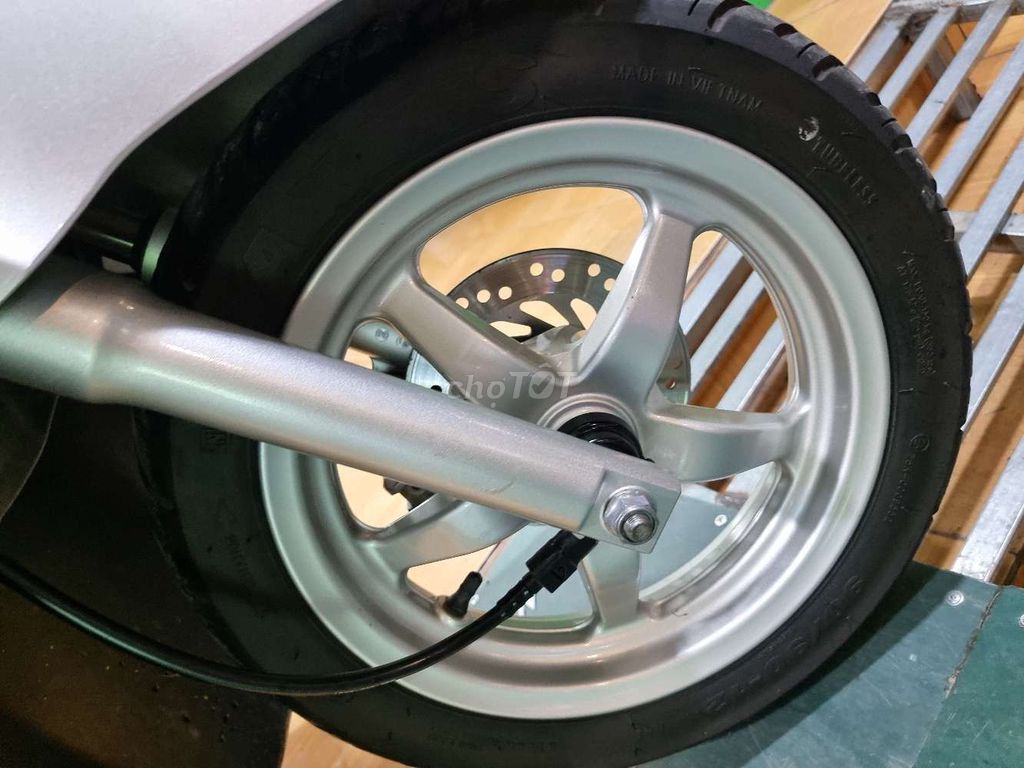 Honda Lead màu Bạc. Mua bán Xe máy tại Quận Ninh Kiều Cần Thơ được đăng bởi CHXM Trung Trưc  hình 5