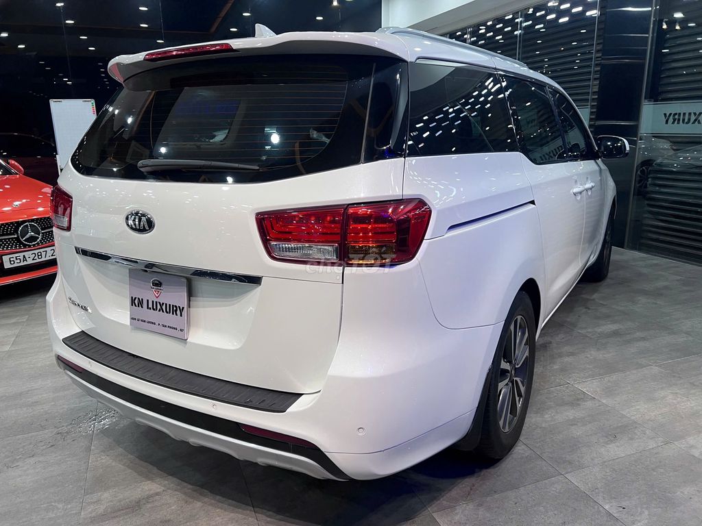 Kia Sedona 2016 3.3 GAT - 80000 km