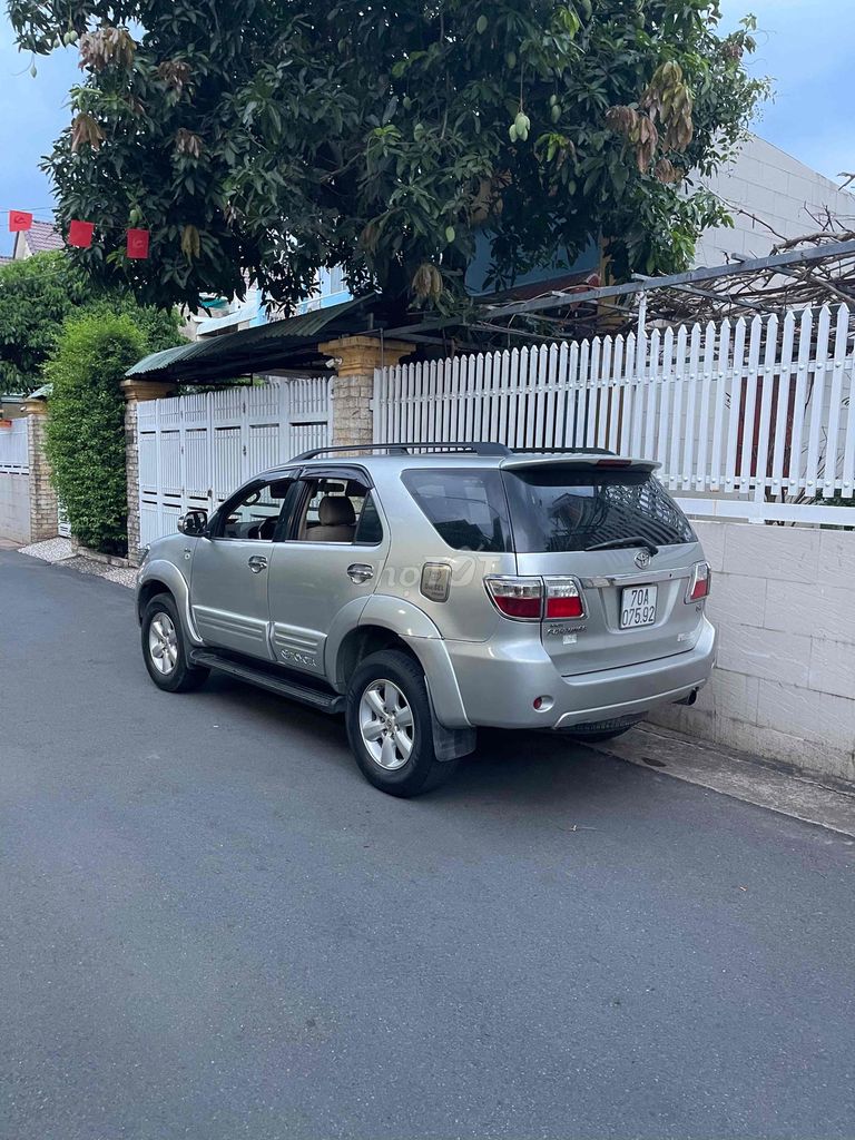 Toyota Fortuner 2009 photo 2