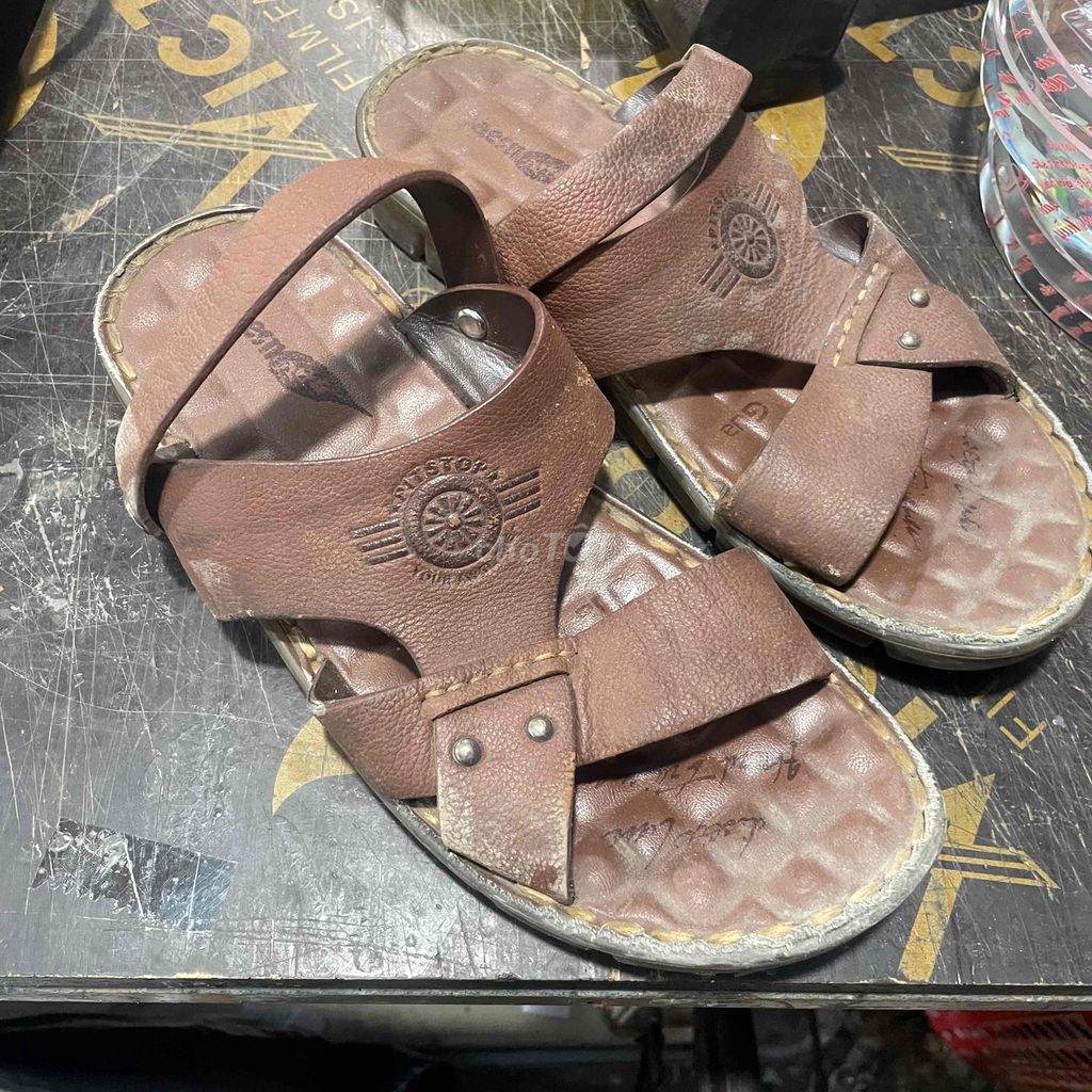 Dép nam da màu nâu size 42. Mua bán Giày dép tại Quận Ngô Quyền Hải Phòng được đăng bởi The Gen Z Coffee and Milk Tea hình 1