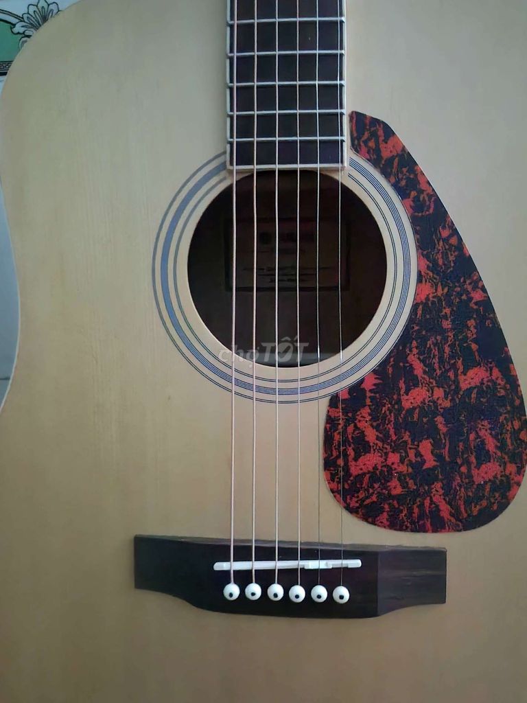 Guitar Yamaha f300