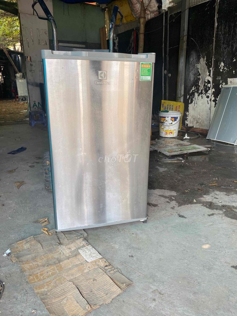 Tủ lạnh Electrolux EUM0900SA 92L Bạc. Mua bán Tủ lạnh tại Quận 7 Tp Hồ Chí Minh được đăng bởi MuaBanDienLanh hình 1
