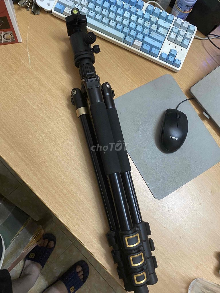 Chân máy ảnh Đen 1m6-1m8 chắc chắn. Mua bán Máy ảnh, Máy quay tại Quận Đống Đa Hà Nội được đăng bởi Vũ hình 1