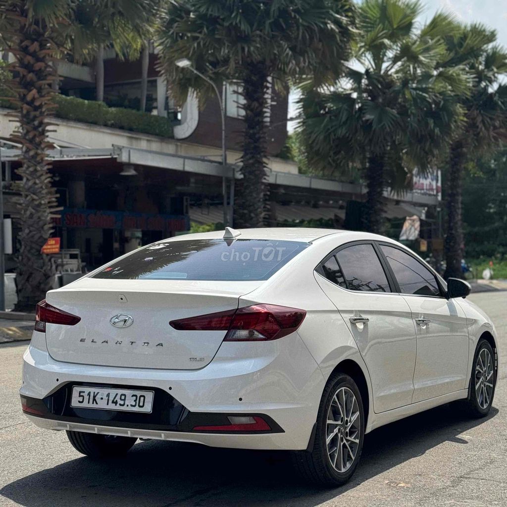 Siêu lướt Elantra 2021 chỉ 8.000km sai km tặng xe. Mua bán Ô tô tại Thành phố Dĩ An Bình Dương được đăng bởi Dương hình 5