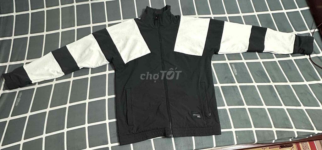Áo khoác Adidas Nam vải gió S. Mua bán Quần áo tại Huyện Mỏ Cày Nam Bến Tre được đăng bởi Nguyễn Khang hình 1