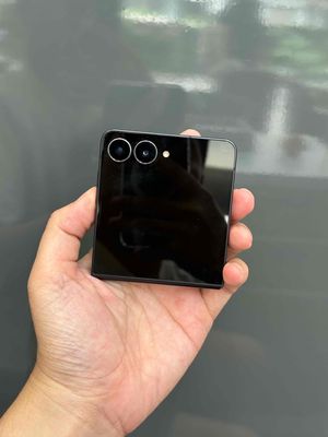 Z Flip 7 256GB Đen 99% Bản Qte 2sim màn 120hz