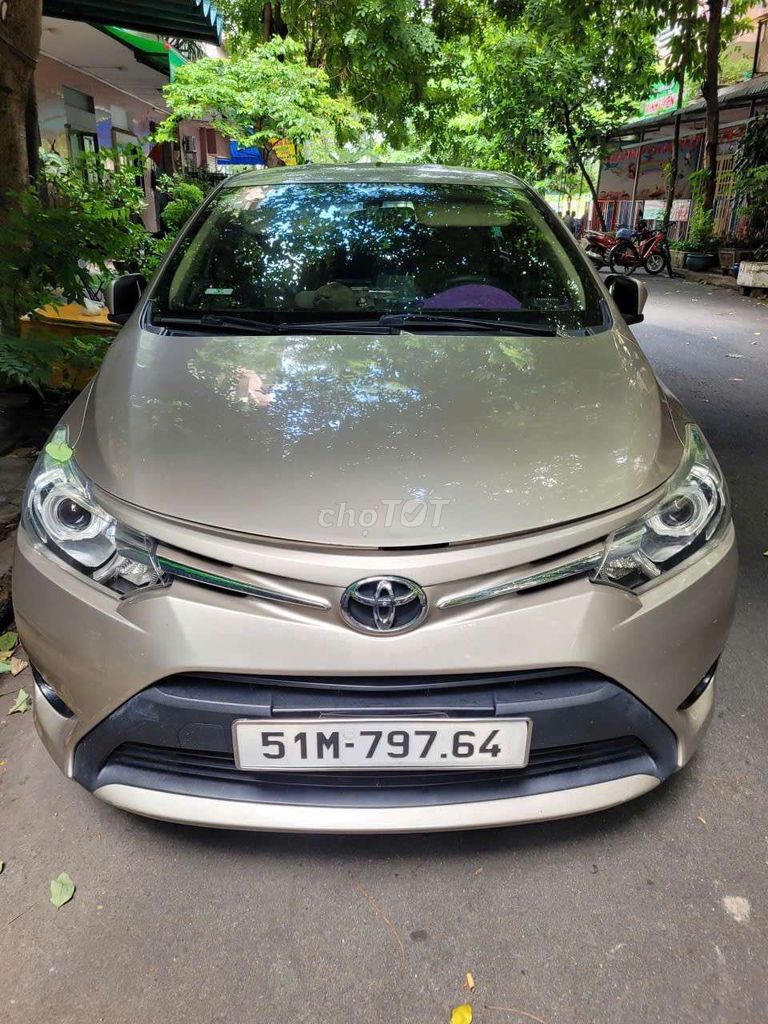 Toyota Vios песочный металлик, 5 мест
