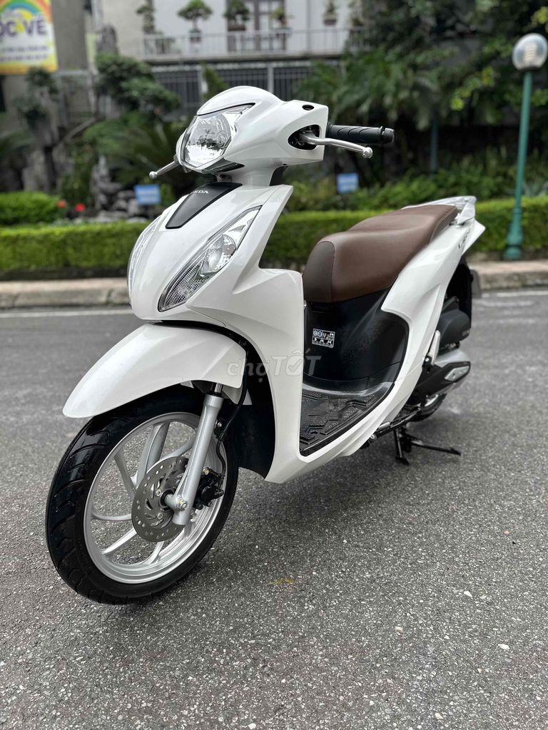 Honda Vision 2025!! chính chủ / như xe dắt hãng. Mua bán Xe máy tại Quận Hoàng Mai Hà Nội được đăng bởi Xe Máy Quân Oanh  hình 2