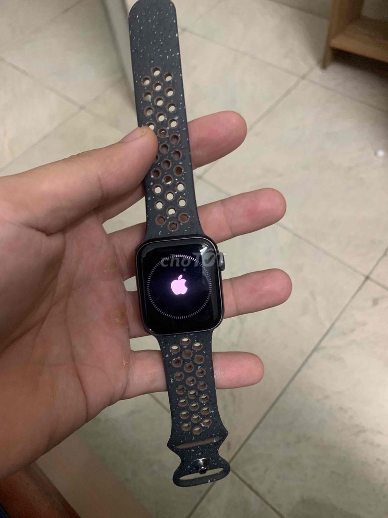 Apple Watch Series 6 Đen. Mua bán Thiết bị đeo thông minh tại Huyện Hóc Môn Tp Hồ Chí Minh được đăng bởi Huy Lê  hình 1