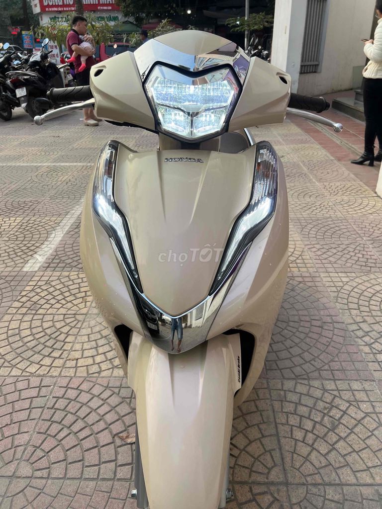 LEAD bản đặc biết chính chủ từ mới. Mua bán Xe máy tại Quận Hà Đông Hà Nội được đăng bởi tung hình 7