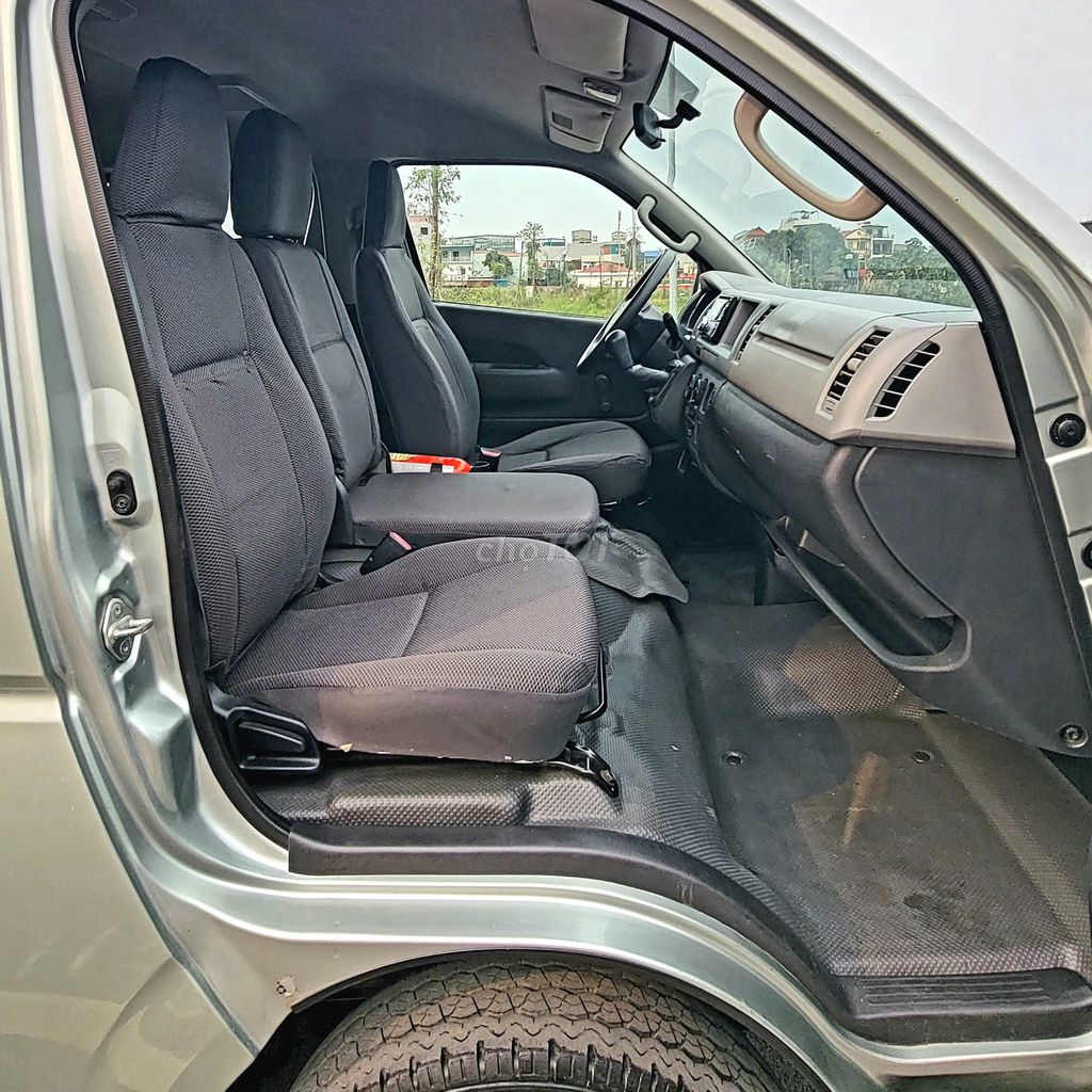 Bán Toyota Hiace 16 chỗ đời 2011,máy Xăng phom mới. Mua bán Ô tô tại Huyện Đông Anh Hà Nội được đăng bởi siêu thị ô tô Nhật Bắc hình 9