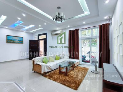 Biệt thự 4 phòng ngủ sân vườn khu Phúc Lộc Viên - D236