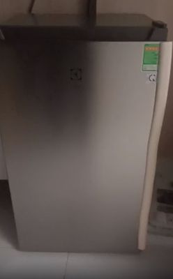 Tủ lạnh mới dùng chưa được 1 năm LIKE NEW, giá 2tr
