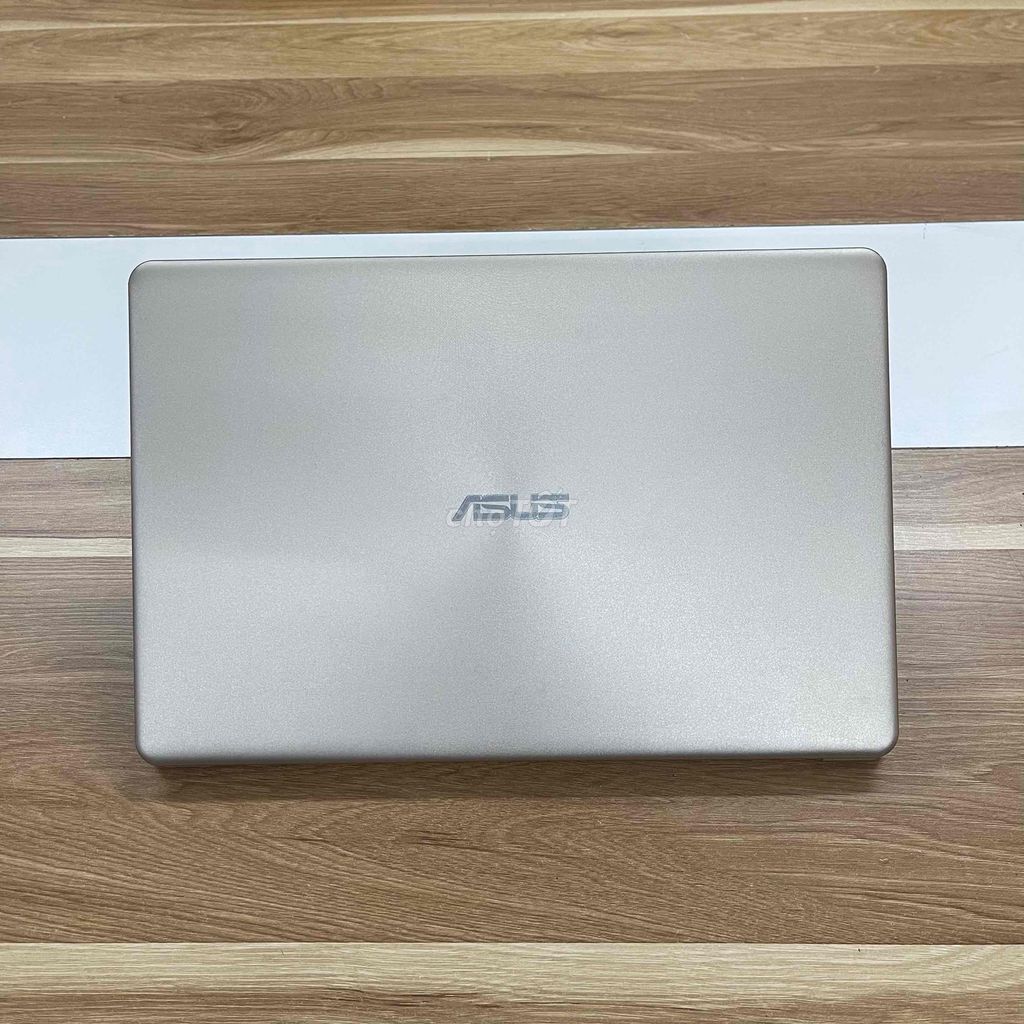 Asus X510ua Core i5 8250U / 8GB / 250GB / 15.6HD