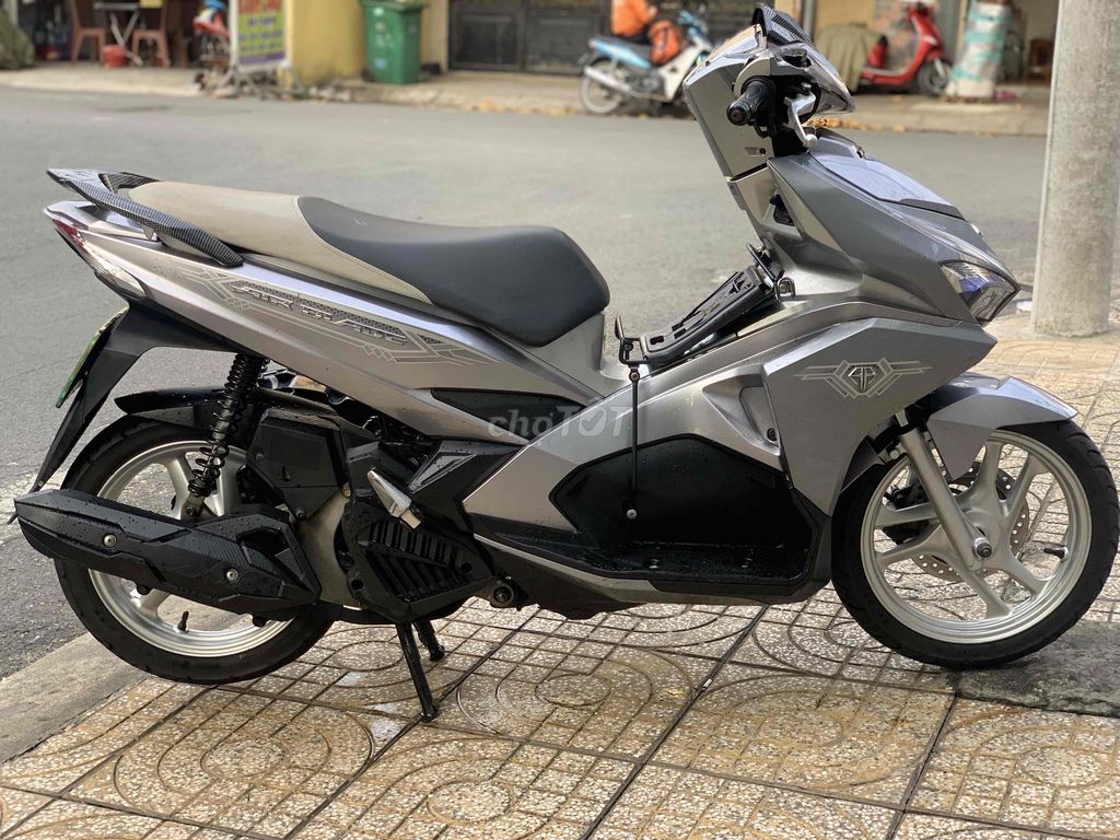 HONDA AIR BLADE 2018 khoá smarkey bs64 chính chủ. Mua bán Xe máy tại Quận Tân Phú Tp Hồ Chí Minh được đăng bởi TÂN HƯƠNG hình 7