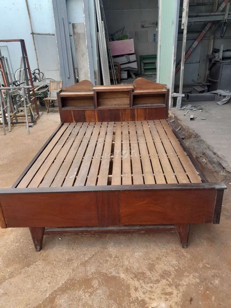 Giường ngủ Gỗ Nâu 1.5m dài 215m Cổ điển. Mua bán Giường, chăn ga gối nệm tại Quận 12 Tp Hồ Chí Minh được đăng bởi Nguyễn Việt  hình 1