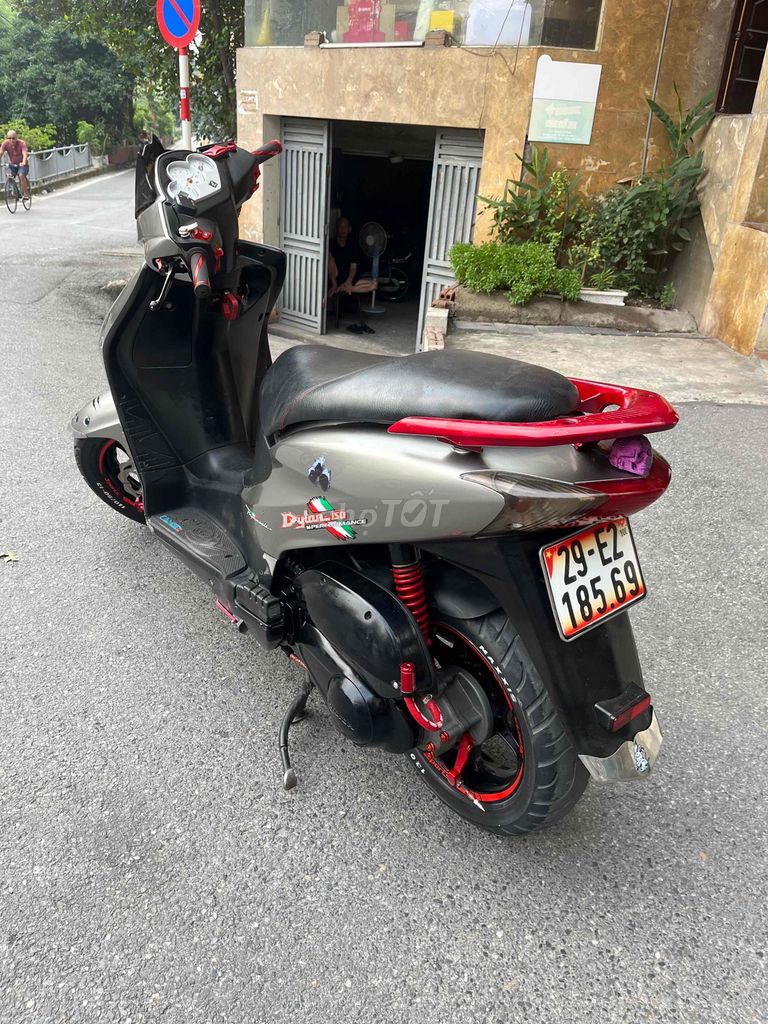 Honda Dylan 150 серебристый скутер