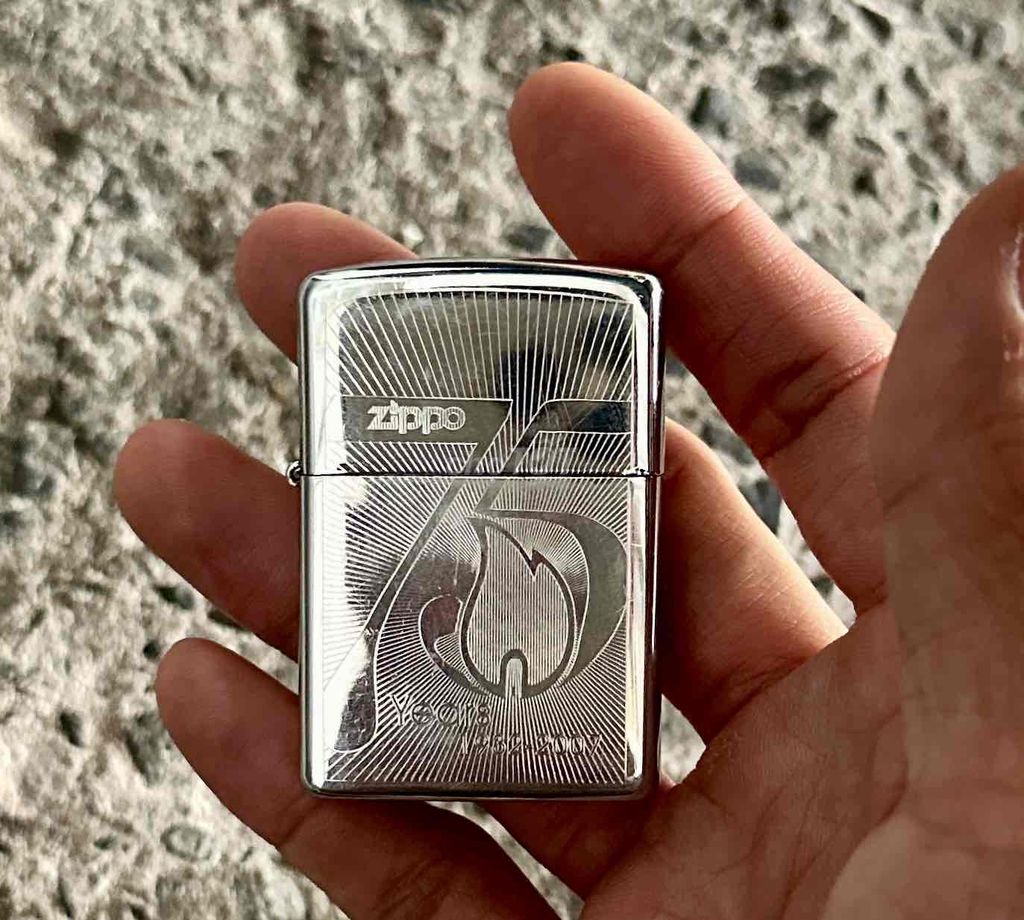 Zippo mỹ tái bản kỷ niệm 75 năm