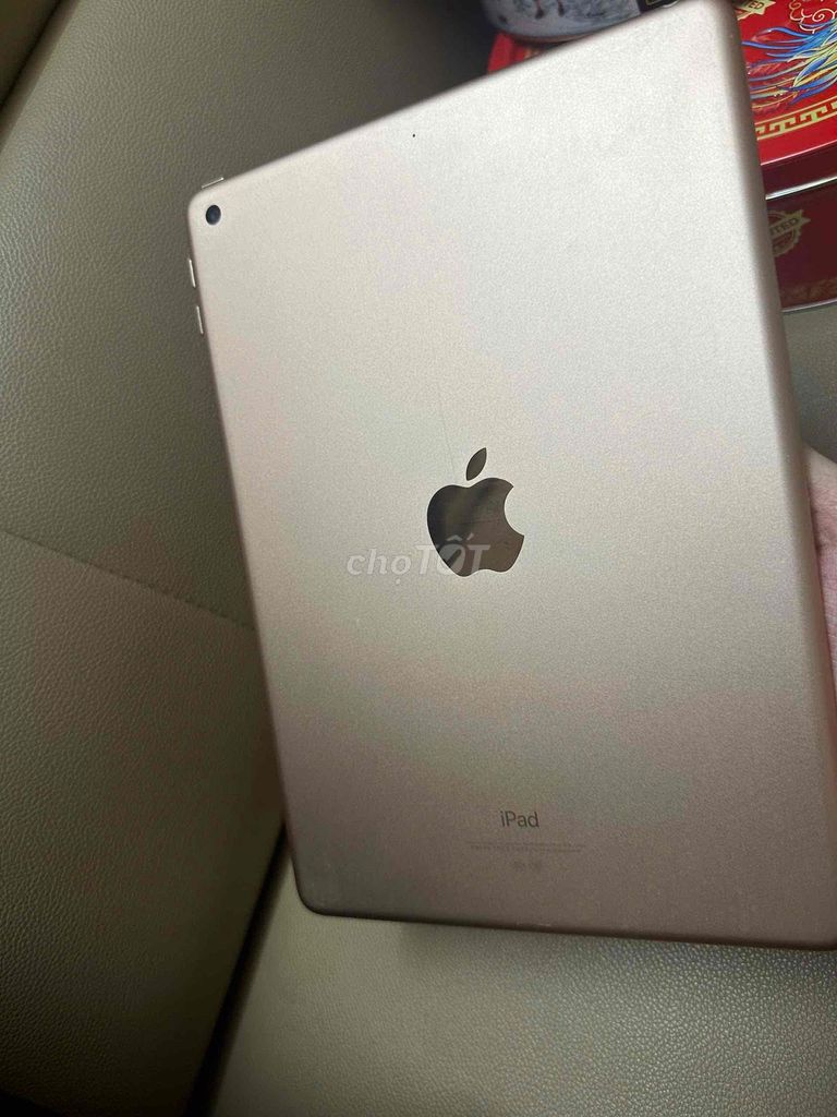 Apple iPad Gen 6 32GB Wifi Vàng. Mua bán Máy tính bảng tại Quận Hoàng Mai Hà Nội được đăng bởi Minh Linh  hình 1