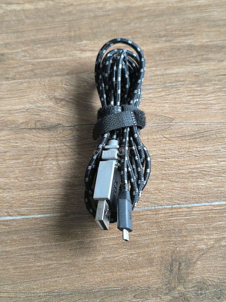 Cáp sạc Corsair Micro USB Dù Đen trắng. Mua bán Phụ kiện (Màn hình, Chuột...) tại Quận Ngũ Hành Sơn Đà Nẵng được đăng bởi Yaroslav Doroshko hình 1