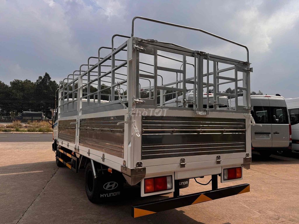 XE HYUNDAI 3,5 TẤN THÙNG DÀI 4,5M & 5M MỚI 100%. Mua bán Xe tải, xe ben tại Huyện Trảng Bom Đồng Nai được đăng bởi Hyundai Việt Nhật Anh Chuyên Bán Xe Tải Trả Góp hình 2