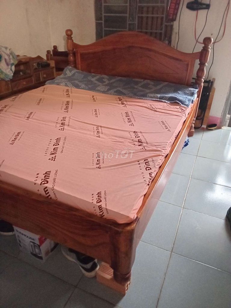 Giường ngủ gỗ Kim Đỉnh màu Nâu. Mua bán Giường, chăn ga gối nệm tại Thành phố Buôn Ma Thuột Đắk Lắk được đăng bởi Văn Ân hình 1
