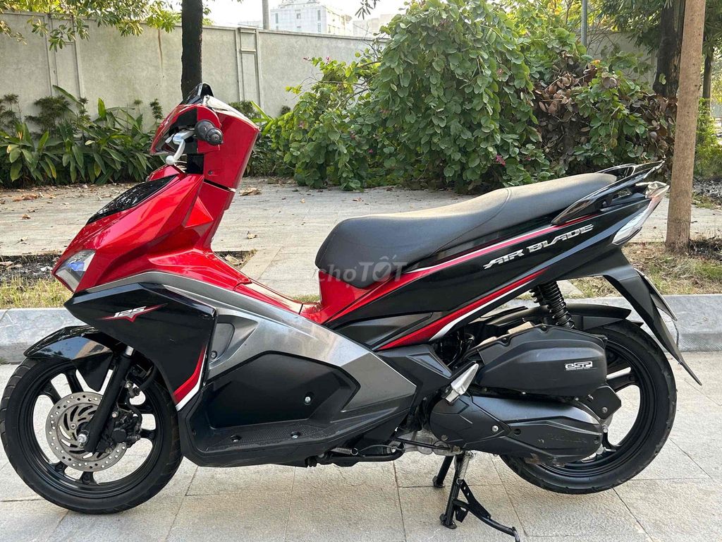 Honda Air Blade 2017 Đỏ đen. Mua bán Xe máy tại Quận Nam Từ Liêm Hà Nội được đăng bởi Xe Máy Đức Dũng hình 2
