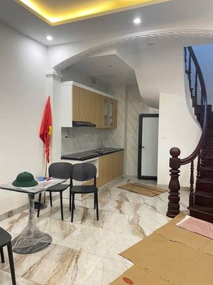 Cho thuê nhà nguyên căn Hoàng Quốc Việt, 35m2, full nội thất
