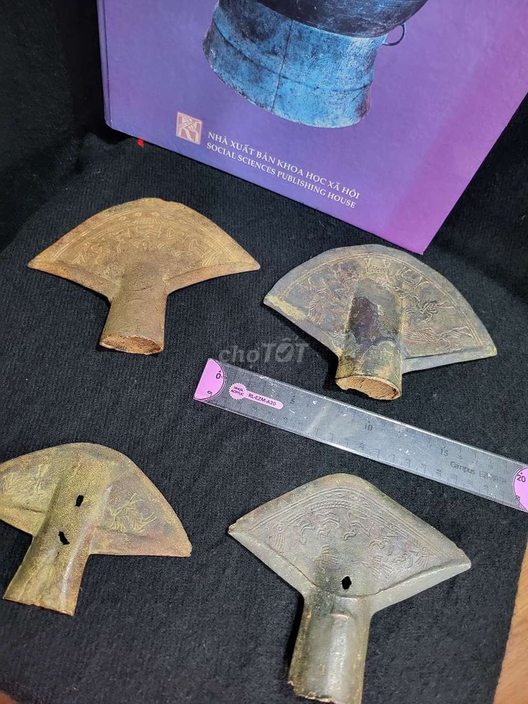 Lưỡi cày Đông Sơn Đồng 4 cái. Mua bán Đồ sưu tầm, đồ cổ tại Quận Thanh Xuân Hà Nội được đăng bởi Mai Trang hình 1