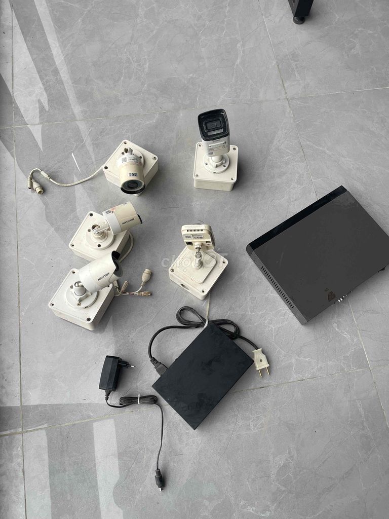 Camera giám sát Hikvision Trắng Đen. Mua bán Máy ảnh, Máy quay tại Quận Cầu Giấy Hà Nội được đăng bởi Lê Duy hình 1