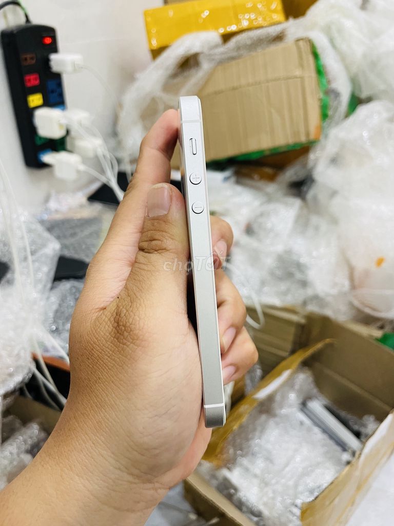 Iphone 5SE- 32GB quốc tế,99%,pin new.mất vân tay. Mua bán Điện thoại tại Quận Gò Vấp Tp Hồ Chí Minh được đăng bởi Bình Ipad  hình 3